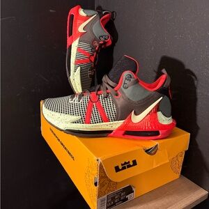 Nike LeBron Witness VII - Red and Black